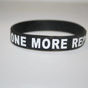 ⚫💪 Black Silicone Bracelet · 8" · “ONE MORE REP” 💪⚫